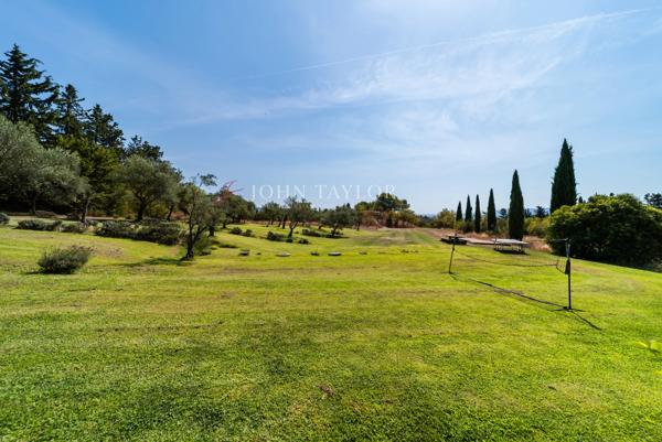 Vente Domaine de Prestige à L'Isle-sur-la-Sorgue | Hameau en Pierre du XVIIIe Siècle avec Vue Panoramique