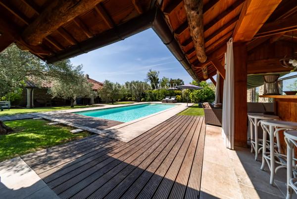 Vente Domaine de Prestige à L'Isle-sur-la-Sorgue | Hameau en Pierre du XVIIIe Siècle avec Vue Panoramique