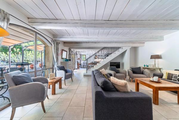 Vente Domaine de Prestige à L'Isle-sur-la-Sorgue | Hameau en Pierre du XVIIIe Siècle avec Vue Panoramique