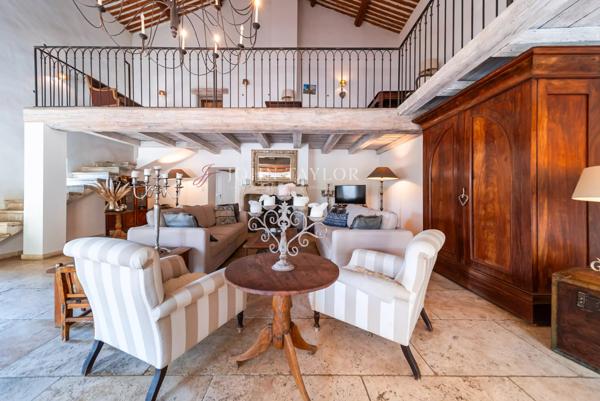 Vente Domaine de Prestige à L'Isle-sur-la-Sorgue | Hameau en Pierre du XVIIIe Siècle avec Vue Panoramique