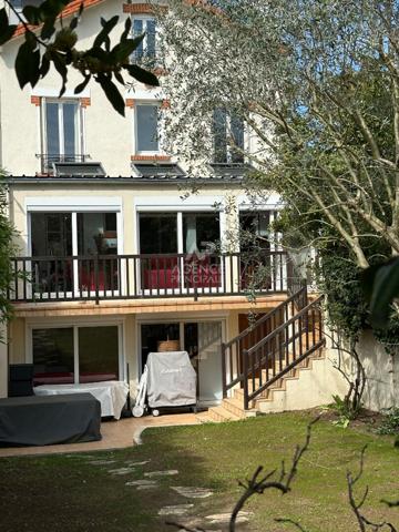 Maison de 136,21m²-Nanterre proche centre €846 450 ** - Référence 15352