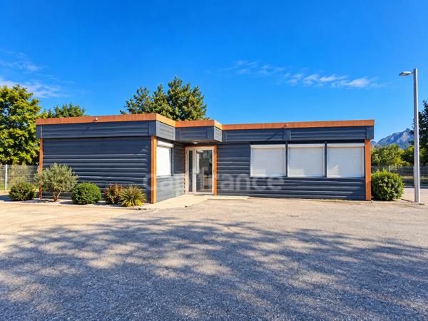 RARE À AUBAGNE : 500 M² DE LOCAUX AVEC PRÈS DE 2 900 M² DE TERRAIN