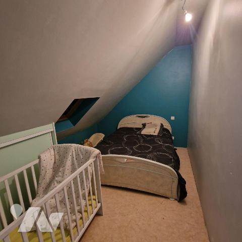  A VENDRE, sur un terrain de près de 3 000 m², une maison contemporaine comprenant au rez-de-ch...