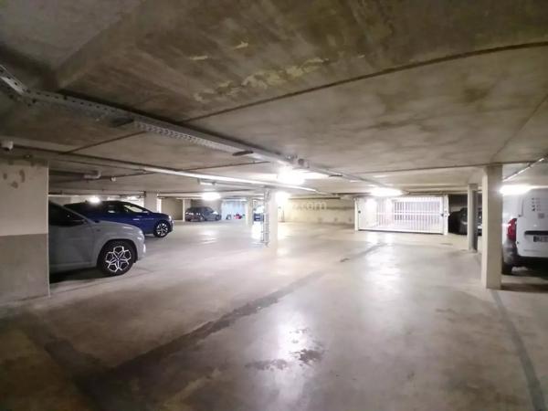 Vente                                                      Appartement
                        
                     3 pièces                      62 m2                     à Villeneuve-Saint-Georges