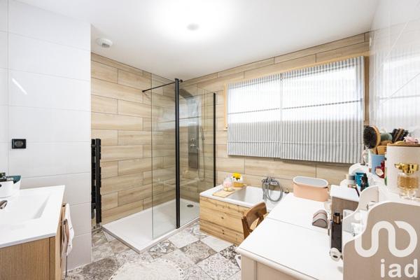 Maison traditionnelle 7 pièces de 194 m² à Aussois (73500)