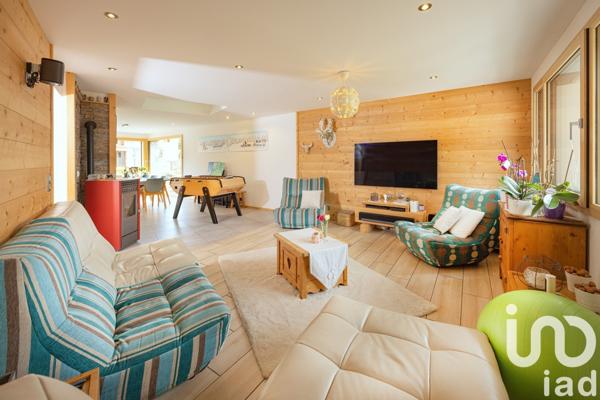 Maison traditionnelle 7 pièces de 194 m² à Aussois (73500)