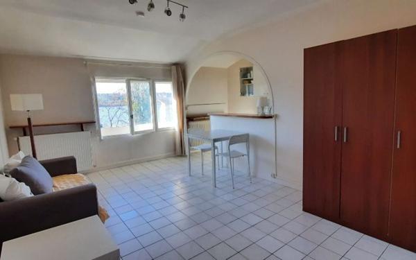 Appartement à louer    1 pièce • 23,13 m2 Grigny