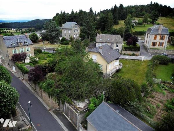 MAISON DE CARACTERE A VENDRE A AUMONT AUBRAC