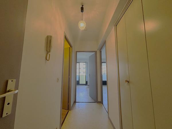 Appartement 2 pièces avec balcon et cave, en plein centre de La Motte-Servolex