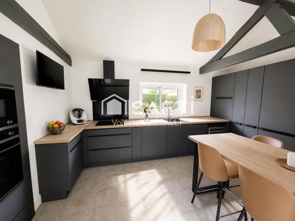 Maison de 160 m² avec piscine et dépendances