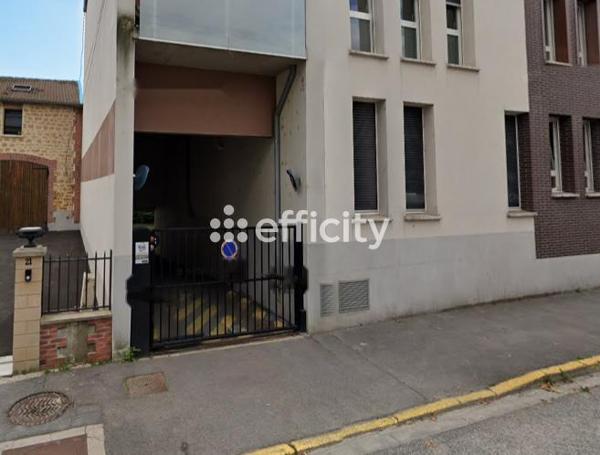 Parking
        
        - 11 m² Exclusivité 5 500 € *