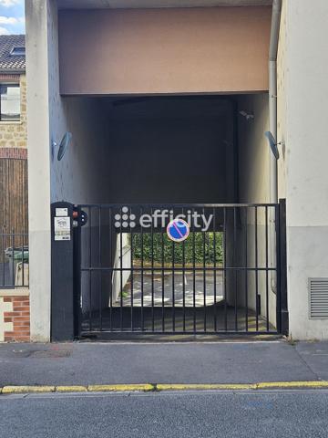 Parking
        
        - 11 m² Exclusivité 5 500 € *