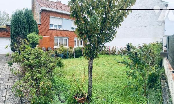 Maison semi-mitoyenne rénovée et garage