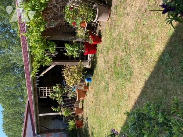 Maison semi-mitoyenne rénovée et garage