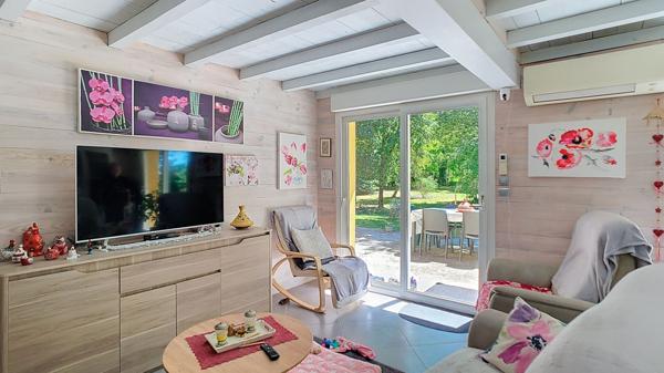 A vendre jolie maison de plain pieds, 2 chambres avec jardin et dépendances