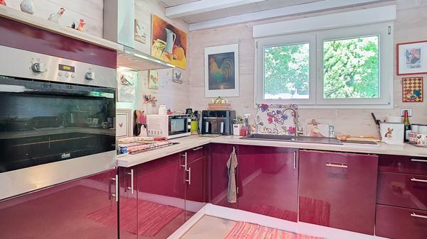 A vendre jolie maison de plain pieds, 2 chambres avec jardin et dépendances