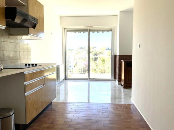 Appartement à vendre 4 pièces, cave et garage ANTIBES (06)