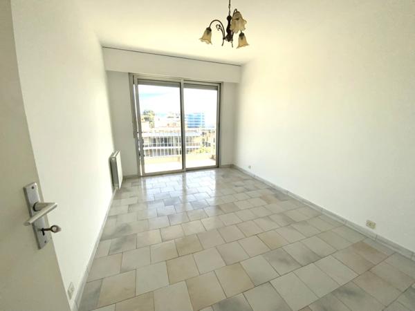Appartement à vendre 4 pièces, cave et garage ANTIBES (06)