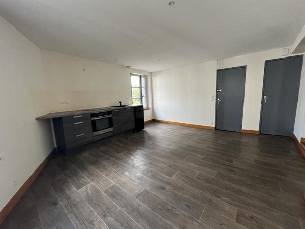 Appartement à louer 460 € CC Ligueil 3 p 62 m² DPE D