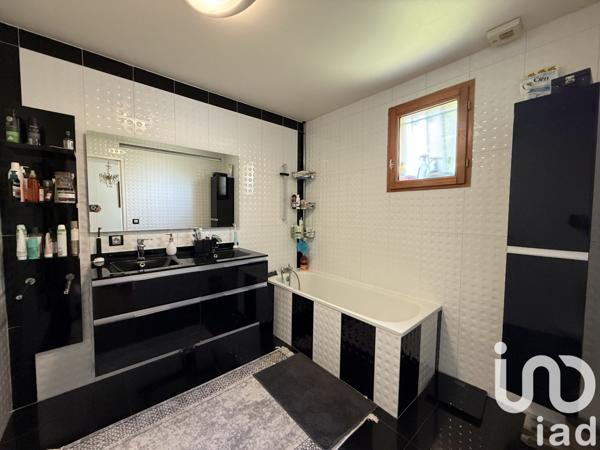 Maison à vendre 6 pièces 121 m² Vaux-le-Pénil