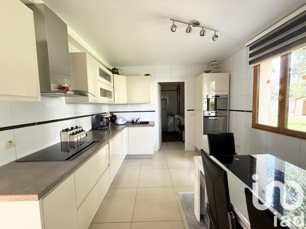 Maison à vendre 6 pièces 121 m² Vaux-le-Pénil