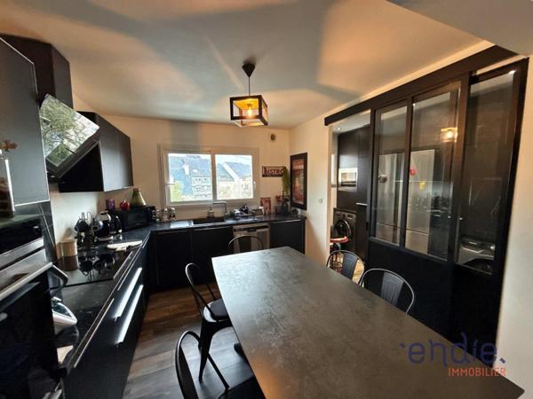 Maison Lumineuse et Fonctionnelle dans un Quartier Paisible