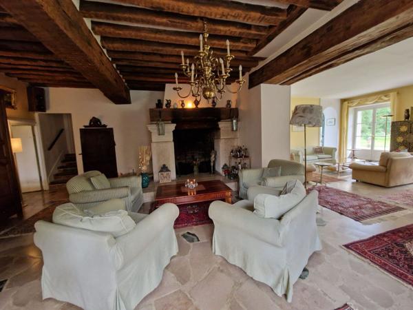 Propriété de (434 m²) en vente près de Lizy