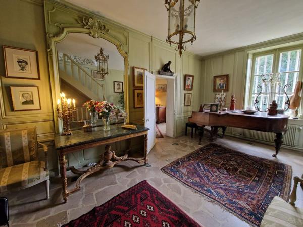 Propriété de (434 m²) en vente près de Lizy