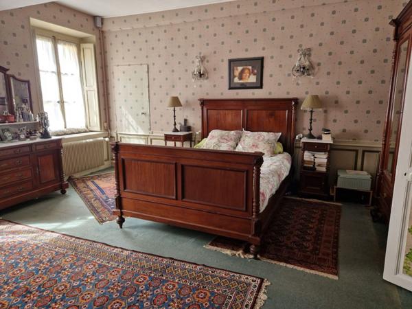 Propriété de (434 m²) en vente près de Lizy