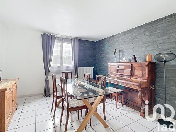 House for sale 5 rooms 109 m² Vaux-le-Pénil