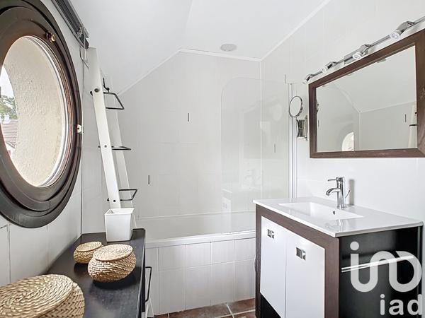 House for sale 5 rooms 109 m² Vaux-le-Pénil