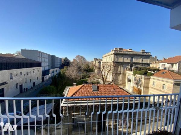 AVIGNON Intra-Muros appartement T5 avec extérieurs et garage
