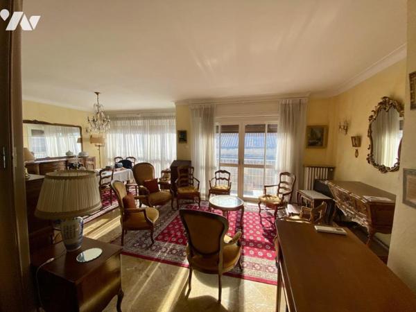 AVIGNON Intra-Muros appartement T5 avec extérieurs et garage