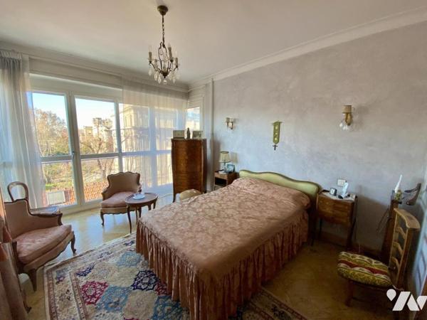 AVIGNON Intra-Muros appartement T5 avec extérieurs et garage