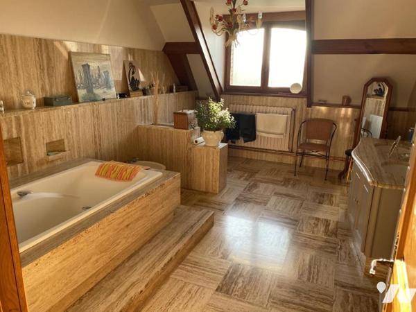 PROPRIETE DE STANDING sur 3000m2, 315m2 habitables et sous-sol, à 5 mn de la gare TGV