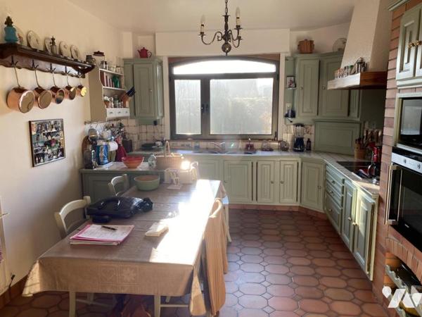 PROPRIETE DE STANDING sur 3000m2, 315m2 habitables et sous-sol, à 5 mn de la gare TGV