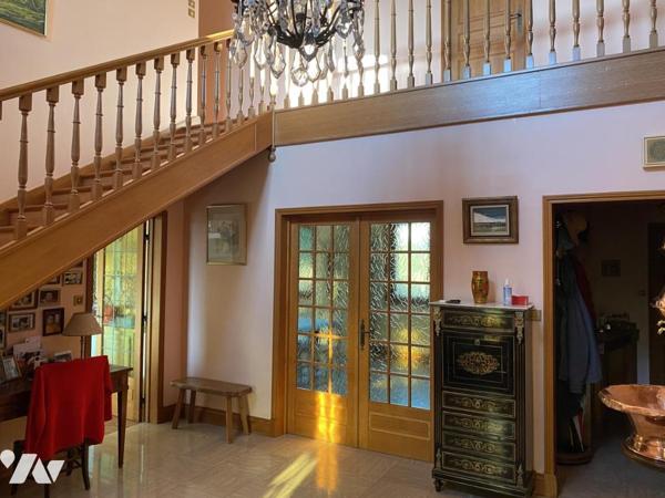 PROPRIETE DE STANDING sur 3000m2, 315m2 habitables et sous-sol, à 5 mn de la gare TGV