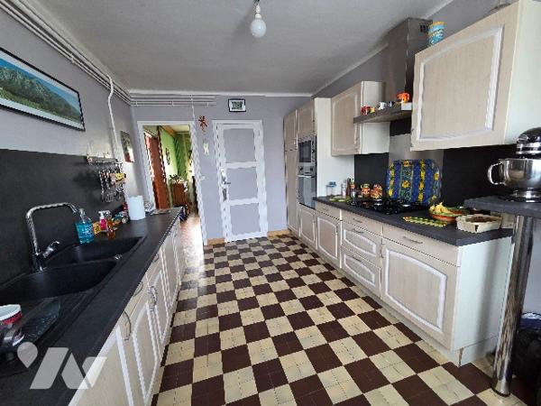 A 10mn d'YVETOT, maison d'~102m², sur un terrain ~835m², 4 chambres, garage, bâtiment.