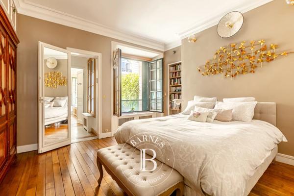 Paris 17ème, Hôtel particulier 6 Chambres -  298 m² à vendre