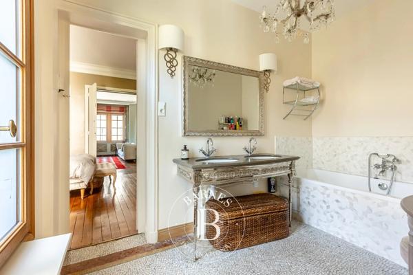 Paris 17ème, Hôtel particulier 6 Chambres -  298 m² à vendre