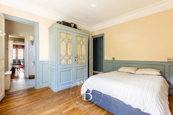 Paris 17ème, Hôtel particulier 6 Chambres -  298 m² à vendre