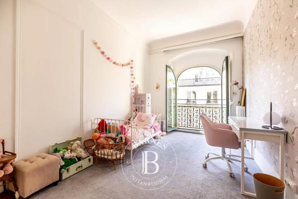 Paris 17ème, Hôtel particulier 6 Chambres -  298 m² à vendre