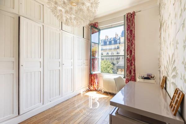 Paris 17ème, Hôtel particulier 6 Chambres -  298 m² à vendre