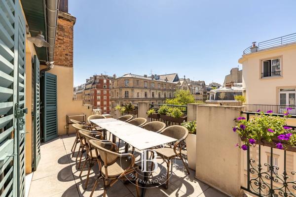 Paris 17ème, Hôtel particulier 6 Chambres -  298 m² à vendre