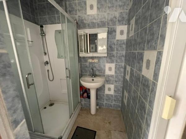 UNE MAISON A USAGE D'HABITATION