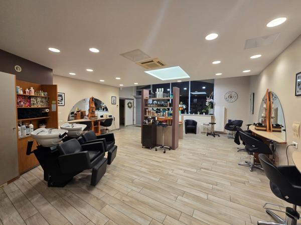 Fonds de commerce SALON DE COIFFURE MIXTE à vendre NEVERS (58) Hyper centre, à vendre pour cause retraite