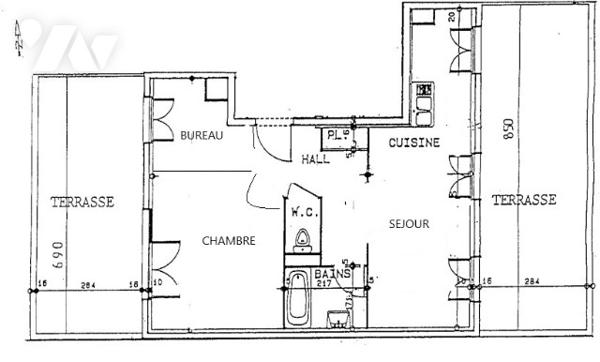 Gerland, appartement terrasse T2 bis de 51,50 m² avec 42 m² de terrasse, cave et garage fermé.