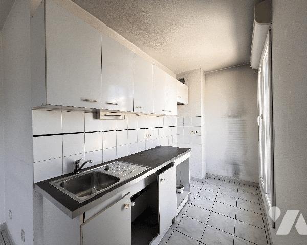 Gerland, appartement terrasse T2 bis de 51,50 m² avec 42 m² de terrasse, cave et garage fermé.