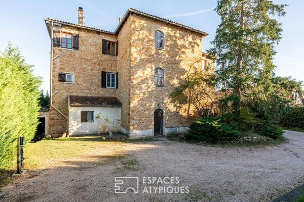 Appartement au dernier étage dans une bâtisse en pierres