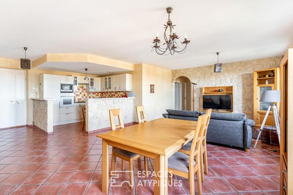 Appartement au dernier étage dans une bâtisse en pierres